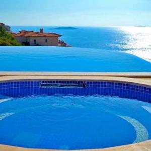 Yenikoy Villa Sleeps 8 with Pool Air Con and WiFi 