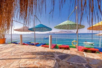 Amphora Hotel - image 1