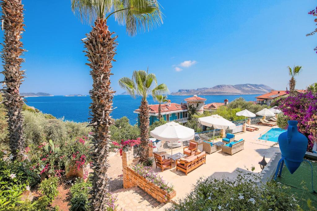Amphora Hotel - image 2