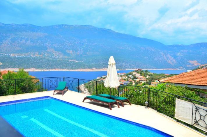 Yenikoy Villa Sleeps 8 Pool Air Con WiFi - main image