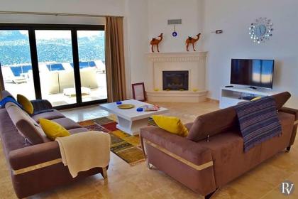 Yenikoy Villa Sleeps 8 with Pool Air Con and WiFi - image 4