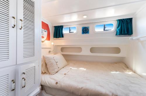 Meis Exclusive Hotel - image 3