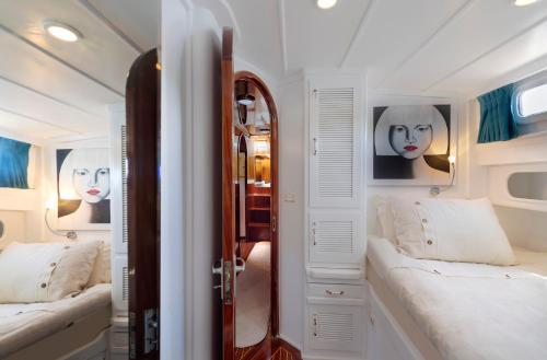 Meis Exclusive Hotel - image 4