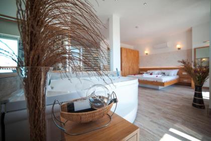 Nur Hotel - image 1