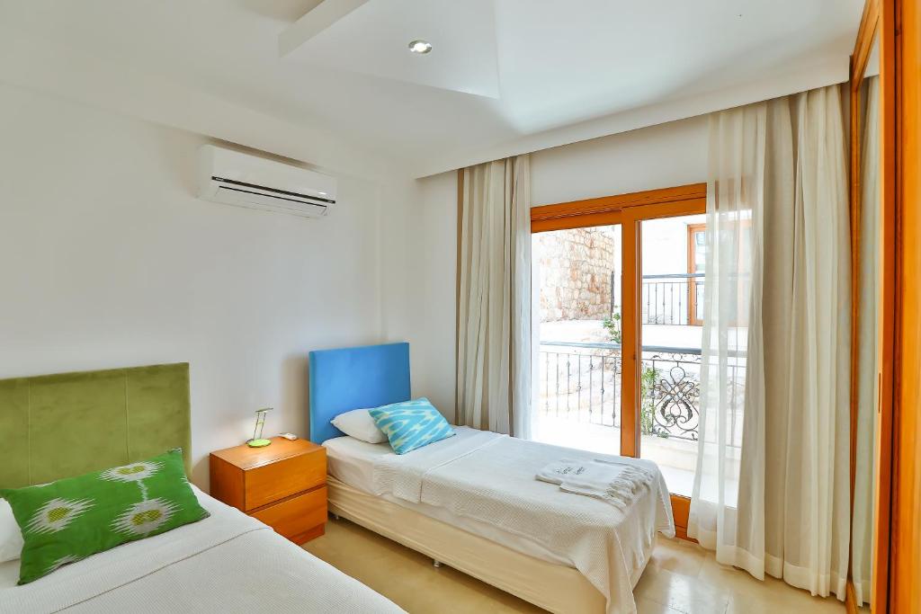 Kaş merkezde denize yakın balkonlu konforlu apart daireler - image 3