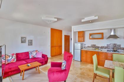 Kaş merkezde denize yakın balkonlu konforlu apart daireler - image 5