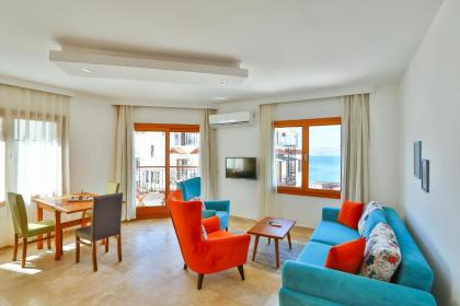 Kaş merkezde denize yakın balkonlu konforlu apart daireler - image 9