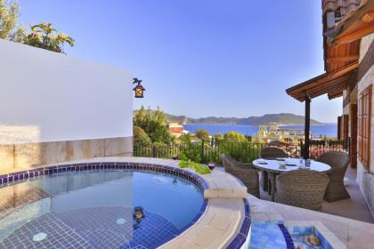 Kaş merkezde deniz manzaralı 4 kişilik aile evleri - image 1