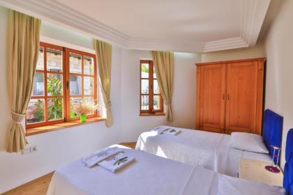 Kaş merkezde deniz manzaralı 4 kişilik aile evleri - image 12