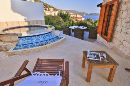 Kaş merkezde deniz manzaralı 4 kişilik aile evleri - image 17