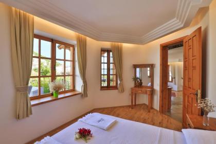 Kaş merkezde deniz manzaralı 4 kişilik aile evleri - image 18