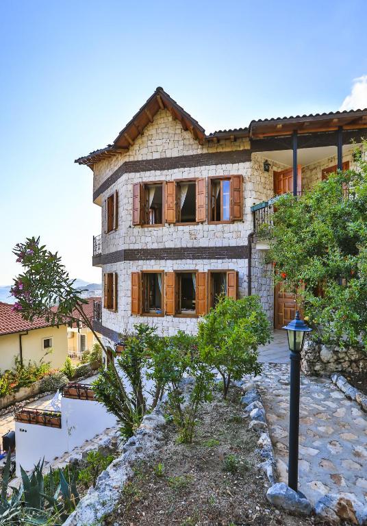 Kaş merkezde deniz manzaralı 4 kişilik aile evleri - image 2
