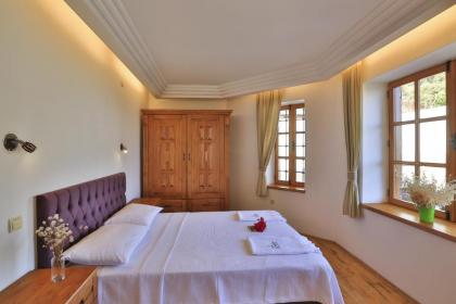 Kaş merkezde deniz manzaralı 4 kişilik aile evleri - image 8