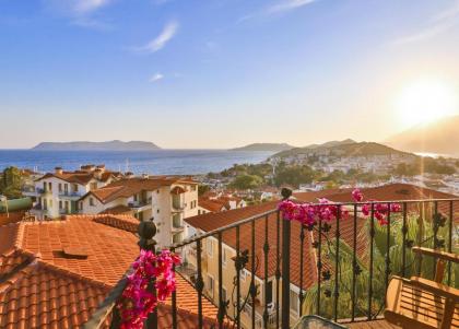 Kaş merkezde deniz manzaralı 4 kişilik aile evleri - image 9