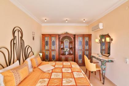 Kaş deniz manzaralı 8 kişilik villa - image 12