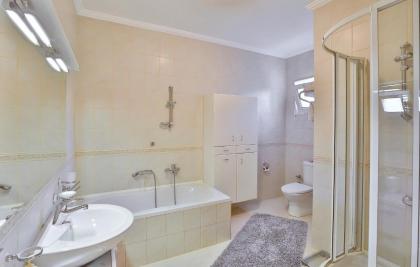 Kaş deniz manzaralı 8 kişilik villa - image 16