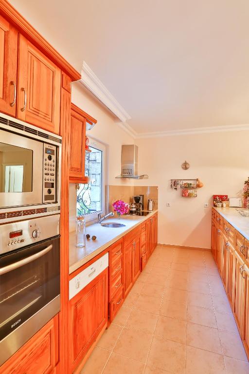 Kaş deniz manzaralı 8 kişilik villa - image 6