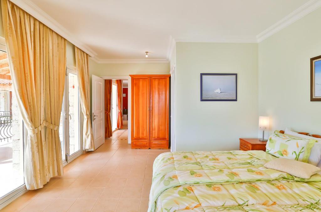 Kaş deniz manzaralı 8 kişilik villa - image 7