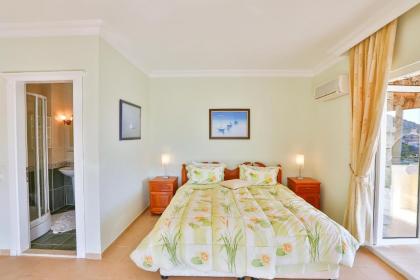 Kaş deniz manzaralı 8 kişilik villa - image 9