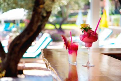 Blanca Beach Hotel - image 26