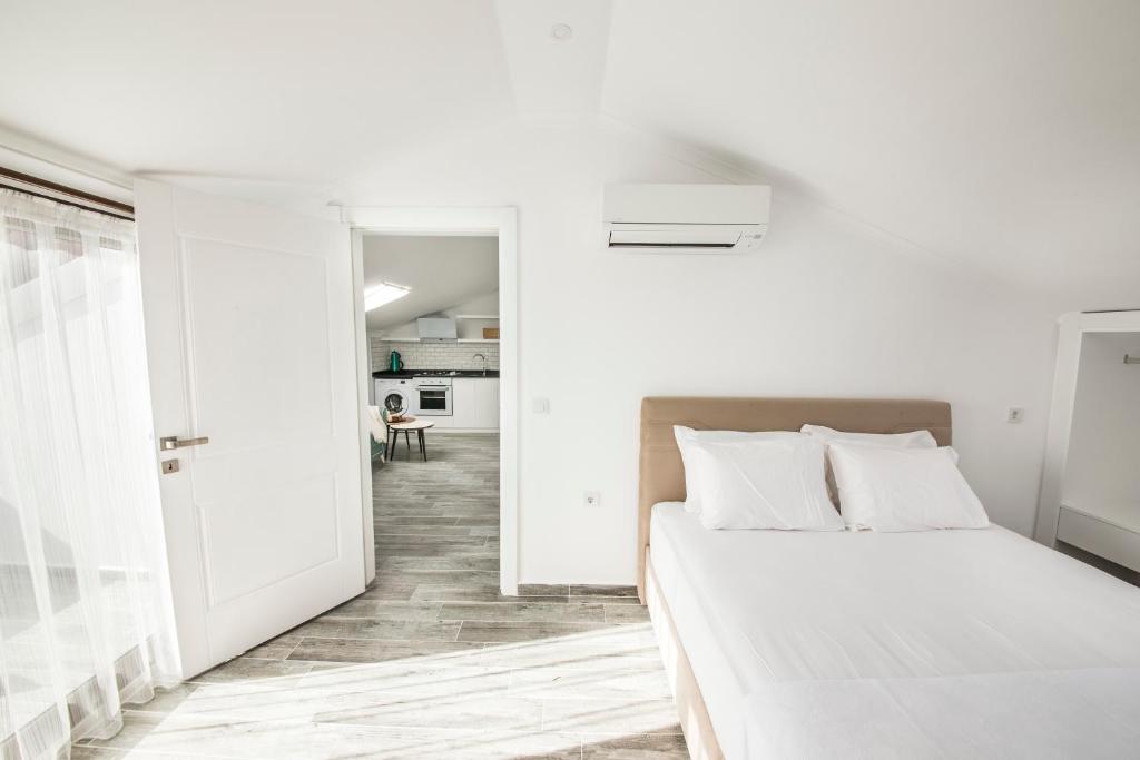 Cedrus Suites - image 2