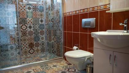Ceylin Apart - image 3