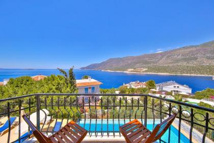Kaş deniz manzaralı 6 kişilik villa - image 11