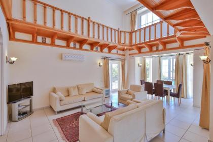 Kaş deniz manzaralı 6 kişilik villa - image 13