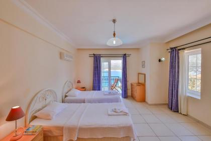 Kaş deniz manzaralı 6 kişilik villa - image 14