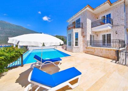 Kaş deniz manzaralı 6 kişilik villa - image 15