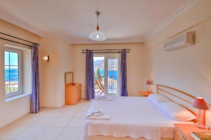 Kaş deniz manzaralı 6 kişilik villa - image 16