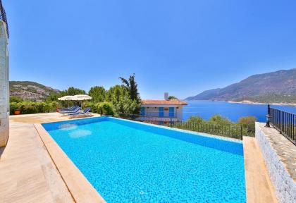 Kaş deniz manzaralı 6 kişilik villa - image 17
