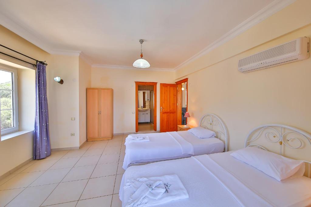 Kaş deniz manzaralı 6 kişilik villa - image 3