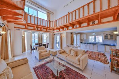 Kaş deniz manzaralı 6 kişilik villa - image 4