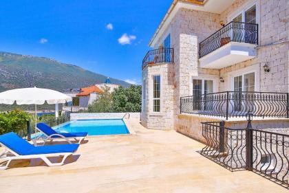 Kaş deniz manzaralı 6 kişilik villa - image 7