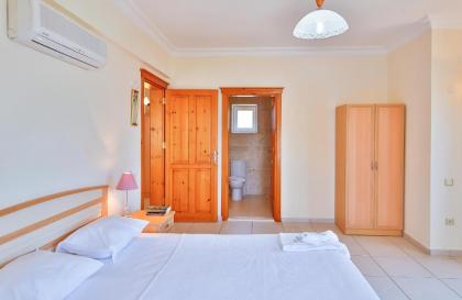 Kaş deniz manzaralı 6 kişilik villa - image 8