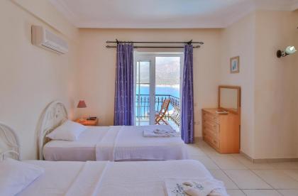 Kaş deniz manzaralı 6 kişilik villa - image 9