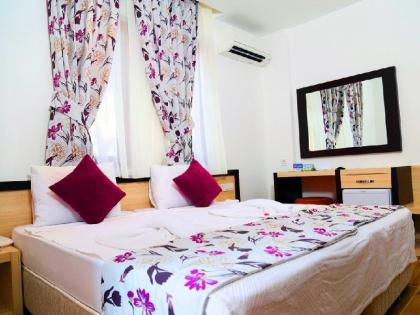 HOTEL HERMES - image 11