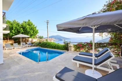 Luxus Villa Skyla mit 5 Schlafzimmern & Meer-Blick