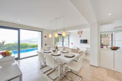 Luxus Villa Skyla mit 5 Schlafzimmern & Meer-Blick - image 13