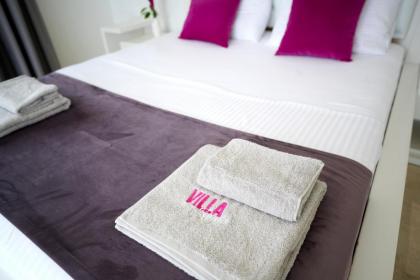 Luxus Villa Skyla mit 5 Schlafzimmern & Meer-Blick - image 17