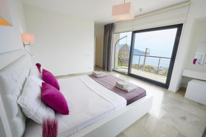 Luxus Villa Skyla mit 5 Schlafzimmern & Meer-Blick - image 22