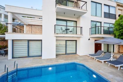 Luxus Villa Skyla mit 5 Schlafzimmern & Meer-Blick - image 28
