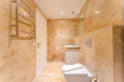 Luxus Villa Skyla mit 5 Schlafzimmern & Meer-Blick - image 30
