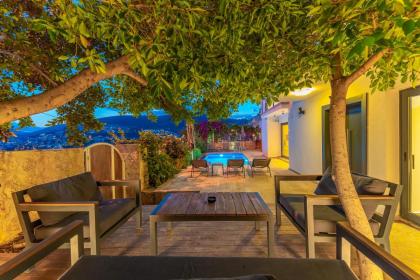 Luxus Villa Skyla mit 5 Schlafzimmern & Meer-Blick - image 7