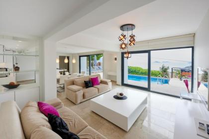 Luxus Villa Skyla mit 5 Schlafzimmern & Meer-Blick - image 8