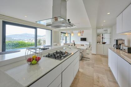 Luxus Villa Skyla mit 5 Schlafzimmern & Meer-Blick - image 9