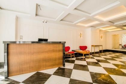 FLY INN - image 2