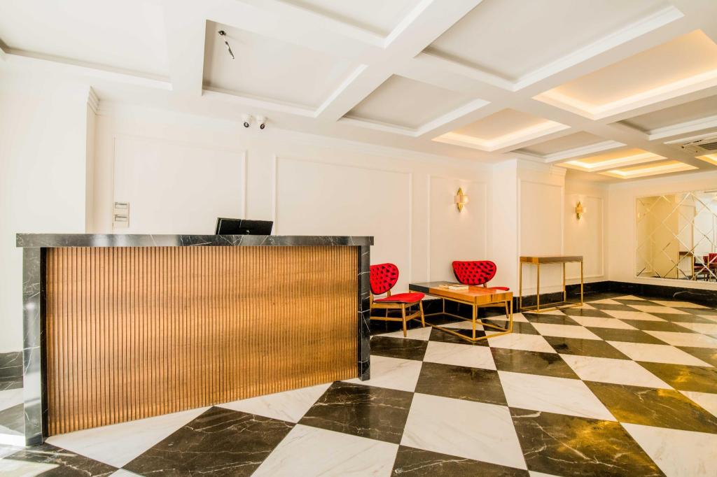 FLY INN - image 2