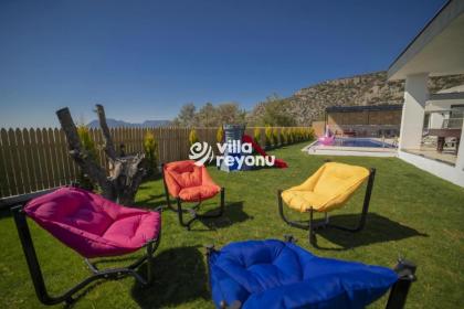 Tutku - 3 bedroom Secluded Private Villa with Jacuzzi in Kalkan - image 3